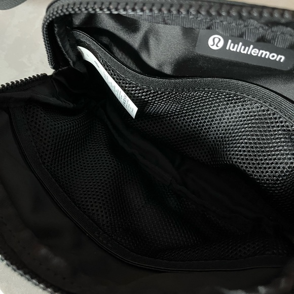 Lululemon Everywhere Belt Bag 1L - Picture 3 of 3